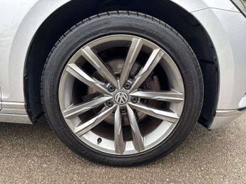 Volkswagen Passat 1.8 TSI 180 GT 4dr DSG [Panoramic Roof]