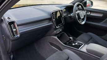 Volvo XC40 2.0 B4P Plus Black Edition 5dr Auto