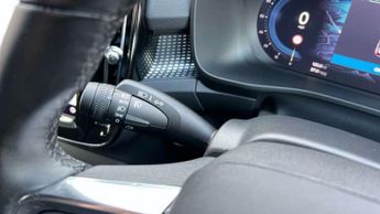 Volvo XC40 2.0 B4P Plus Black Edition 5dr Auto