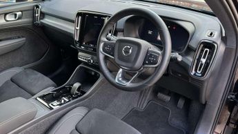 Volvo XC40 2.0 B4P Plus Black Edition 5dr Auto