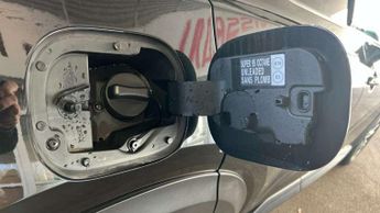 Nissan Juke 1.0 DiG-T N-Connecta 5dr DCT