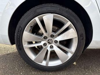 Skoda Superb Estate 2.0 TDI CR SE L 5dr DSG