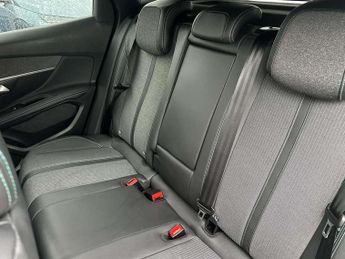 Peugeot 3008 1.2 Hybrid 136 Allure Premium+ 5dr e-DSC6