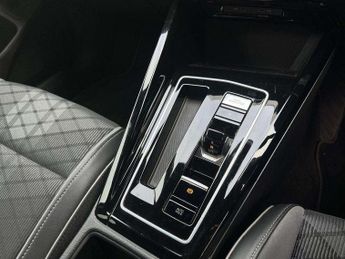 Volkswagen Golf 2.0 TSI 190 Black Edition 4Motion 5dr DSG