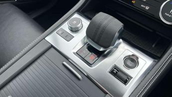 Jaguar F-Pace 2.0 D200 R-Dynamic Black 5dr Auto AWD