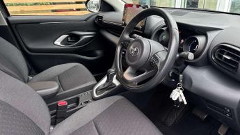 Toyota Yaris 1.5 Hybrid Design 5dr CVT