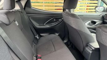 Toyota Yaris 1.5 Hybrid Design 5dr CVT