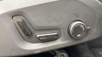 Volvo XC60 2.0 B5P Plus Dark 5dr AWD Geartronic