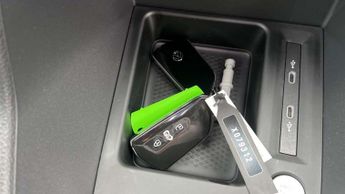 Volkswagen Caddy Maxi 1.5 eHybrid 150 Commerce Pro Van DSG [Tech]