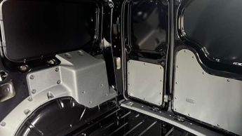 Volkswagen Caddy Maxi 1.5 eHybrid 150 Commerce Pro Van DSG [Tech]