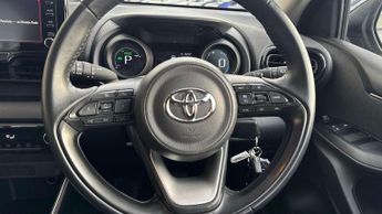 Toyota Yaris 1.5 Hybrid Design 5dr CVT