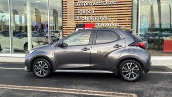 Toyota Yaris 1.5 Hybrid Design 5dr CVT