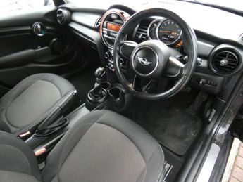 MINI Hatchback 5dr 1.5 Cooper 5dr Auto