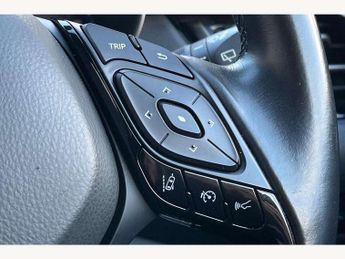 Toyota C-HR 1.8 Hybrid Dynamic 5dr CVT