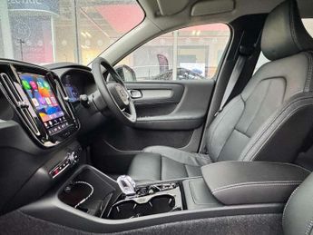 Volvo XC40 2.0 B3P Plus Pro Dark 5dr Auto