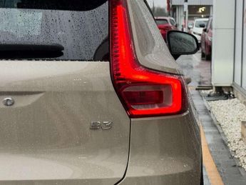 Volvo XC40 2.0 B3P Plus Pro Dark 5dr Auto