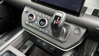 Land Rover Defender 3.0 D300 Hard Top X-Dynamic HSE Auto