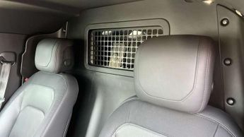 Land Rover Defender 3.0 D300 Hard Top X-Dynamic HSE Auto