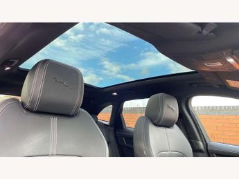 Jaguar F-Pace 2.0 D200 R-Dynamic Black 5dr Auto AWD