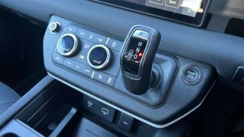 Land Rover Defender 3.0 D300 X-Dynamic S 110 5dr Auto