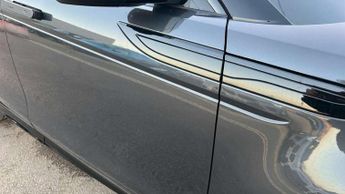 Land Rover Range Rover Evoque 1.5 P300e R-Dynamic SE 5dr Auto