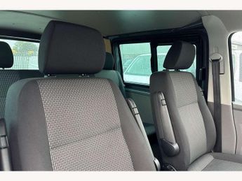 Volkswagen Transporter 2.0 TDI 150 Highline Kombi Van DSG