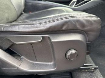 Volvo XC40 2.0 D4 [190] R DESIGN 5dr AWD Geartronic