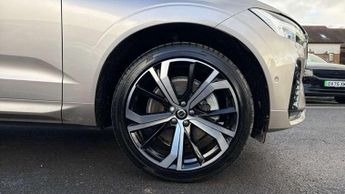 Volvo XC60 2.0 B5P Ultra Dark 5dr AWD Geartronic