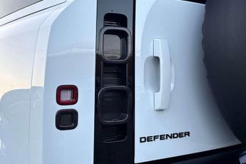 Land Rover Defender 3.0 D300 X-Dynamic HSE 90 3dr Auto [6 seat]
