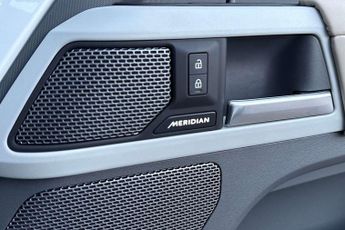 Land Rover Defender 3.0 D300 X-Dynamic HSE 90 3dr Auto [6 seat]