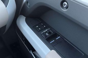 Land Rover Defender 3.0 D300 X-Dynamic HSE 90 3dr Auto [6 seat]