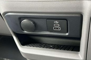 Volkswagen Transporter 2.0 TDI 150 Commerce Plus Van 4MOTION Auto