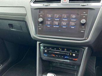 Volkswagen Tiguan 2.0 TDI R-Line 5dr DSG