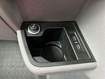 Volkswagen Transporter 2.0 TDI 150 Highline Kombi Van DSG