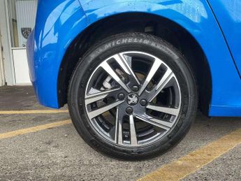 Peugeot 208 1.2 PureTech 130 Allure Premium + 5dr EAT8