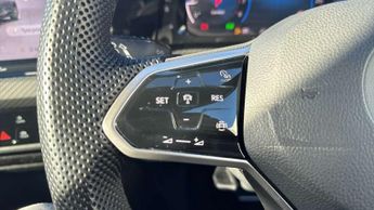 Volkswagen Golf 1.5 eTSI 150 R-Line 5dr DSG