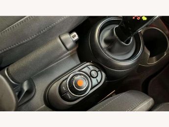 MINI Hatchback 5dr 1.5 Cooper Classic II 5dr Auto