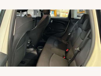 MINI Hatchback 5dr 1.5 Cooper Classic II 5dr Auto