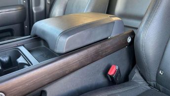 Land Rover Defender 3.0 D300 Hard Top HSE Auto