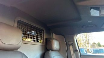 Land Rover Defender 3.0 D300 Hard Top HSE Auto