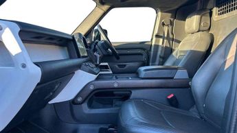 Land Rover Defender 3.0 D300 Hard Top HSE Auto