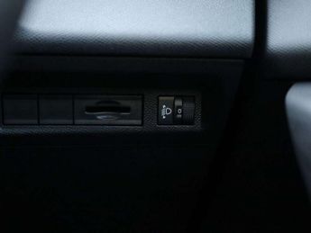 Peugeot 308 1.2 Hybrid 136 Allure 5dr e-DSC6