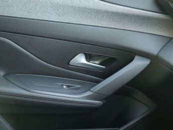 Peugeot 308 1.2 Hybrid 136 Allure 5dr e-DSC6