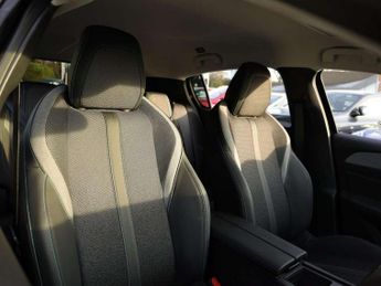 Peugeot 308 1.2 Hybrid 136 Allure 5dr e-DSC6