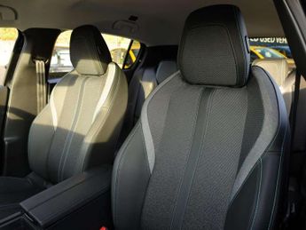 Peugeot 308 1.2 Hybrid 136 Allure 5dr e-DSC6