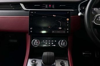 Jaguar F-Pace 2.0 D200 R-Dynamic Black 5dr Auto AWD