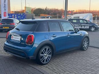 MINI Hatchback 5dr 1.5 Cooper Exclusive 5dr Auto