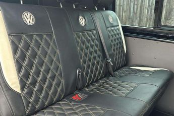 Volkswagen Transporter 2.0 BiTDI 199 Highline Kombi Van DSG