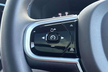 Volvo XC90 2.0 B5P Plus Dark 5dr AWD Geartronic