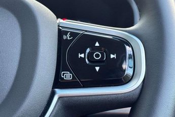 Volvo XC90 2.0 B5P Plus Dark 5dr AWD Geartronic